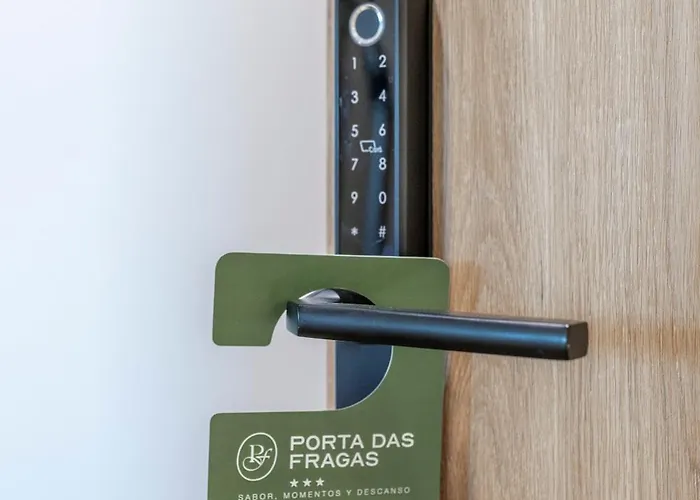 Snoe Porta Das Fragas فندق A Capela